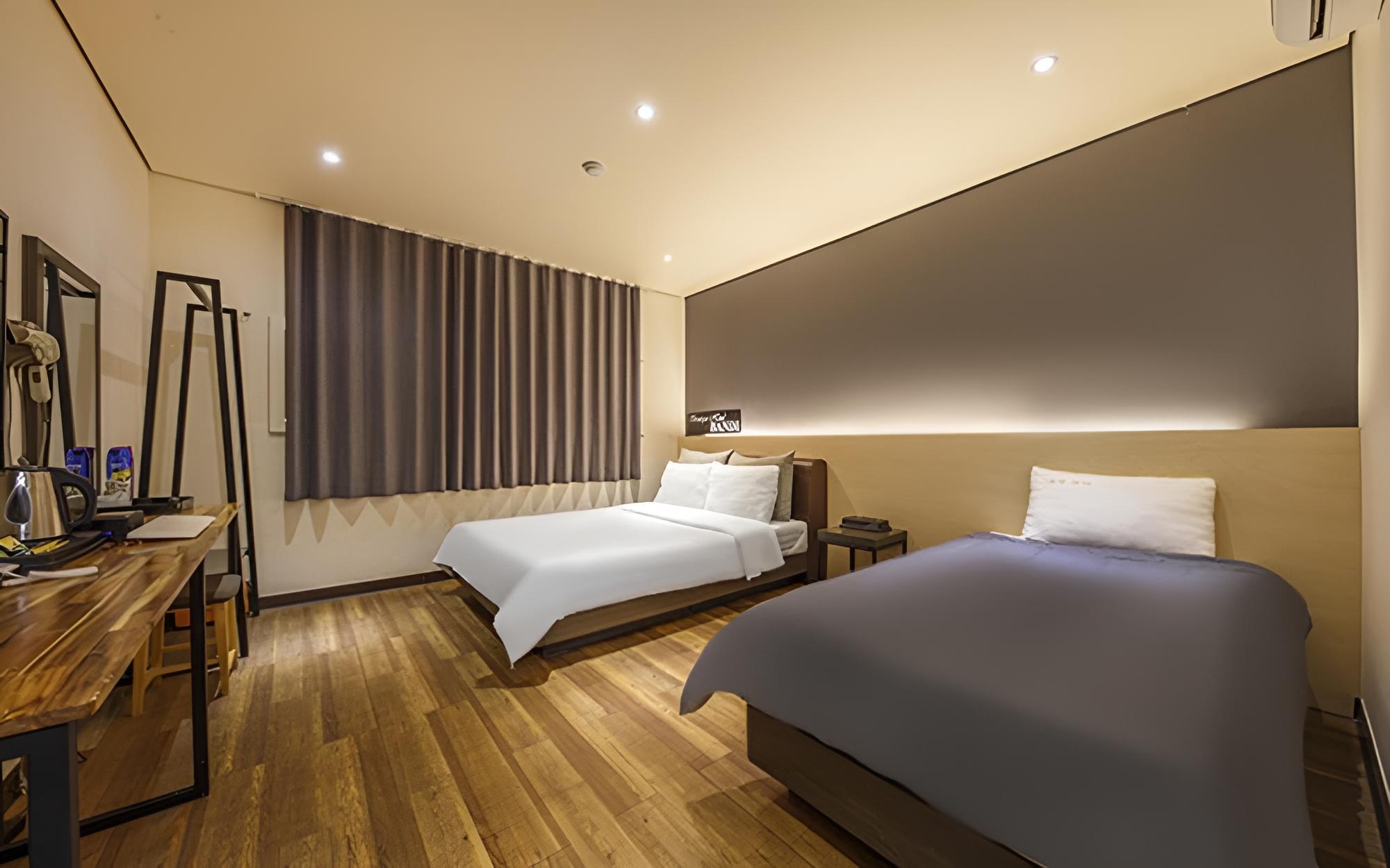 Room (Twin / Jeju flight ticket + 48-hour r)