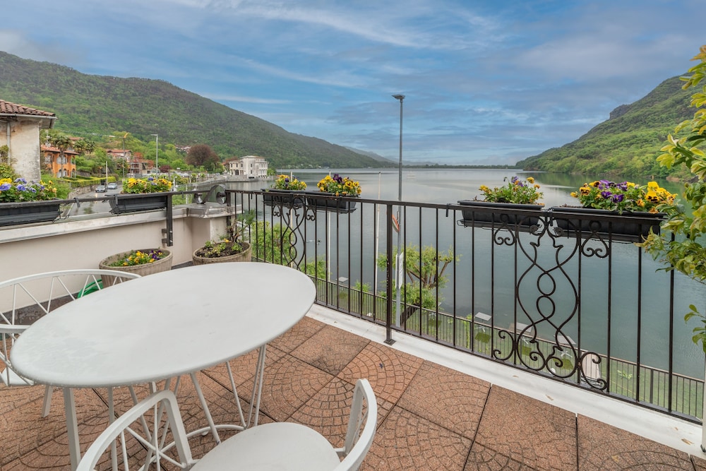 Deluxe Double or Twin Room, 1 King Bed, Lake View photo 3