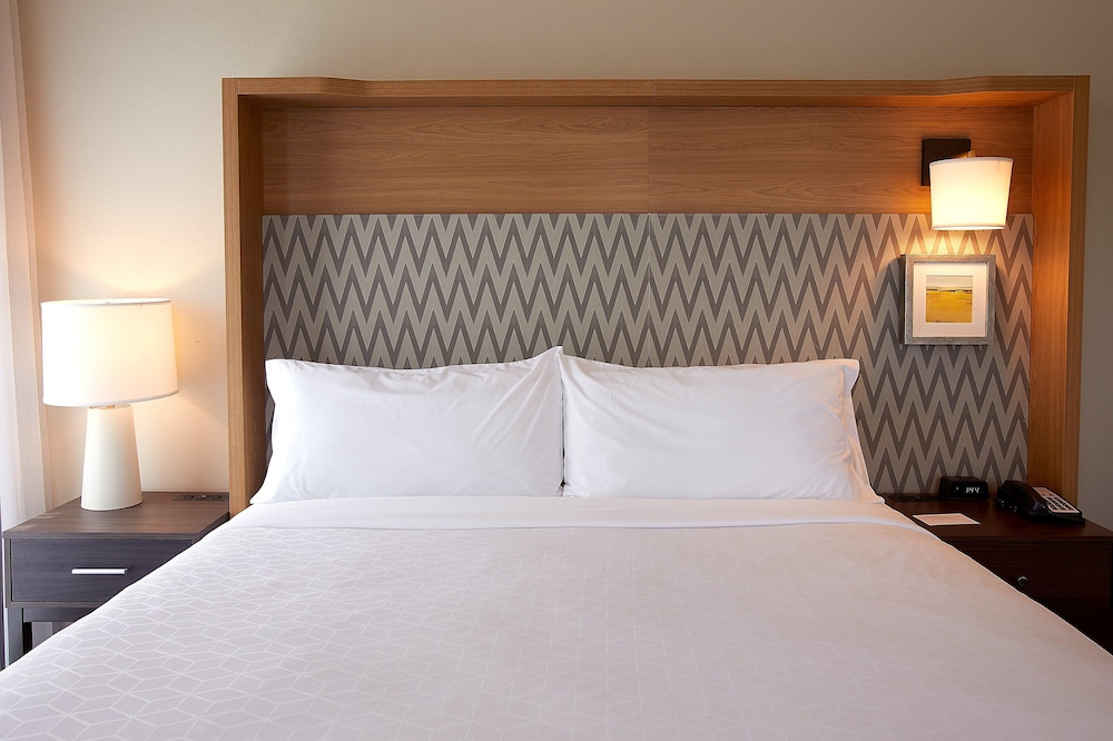 Standard Room, 1 Queen Bed, Accessible (Communications) - Photo 1