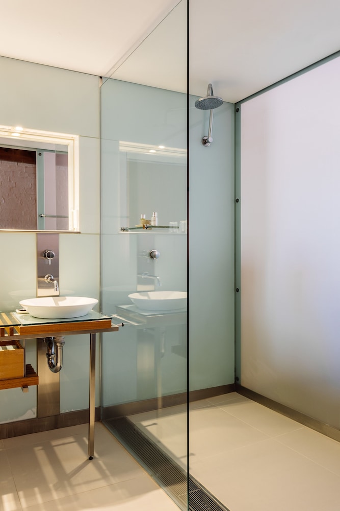 Deluxe Spa Room - Harbour View - Photo 8