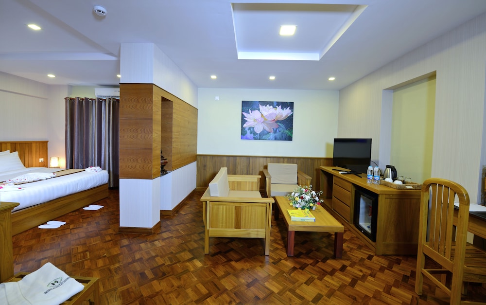 Valley Suite (Bathtub + 40" TV)