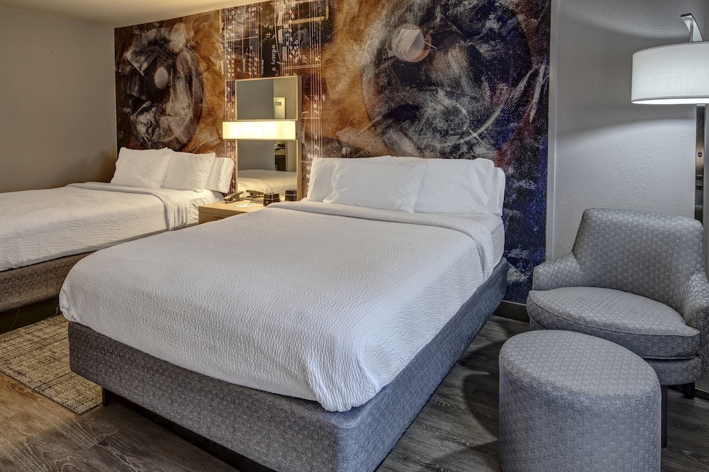 Room, 2 Queen Beds, Balcony (Hearing Accessible) photo 2