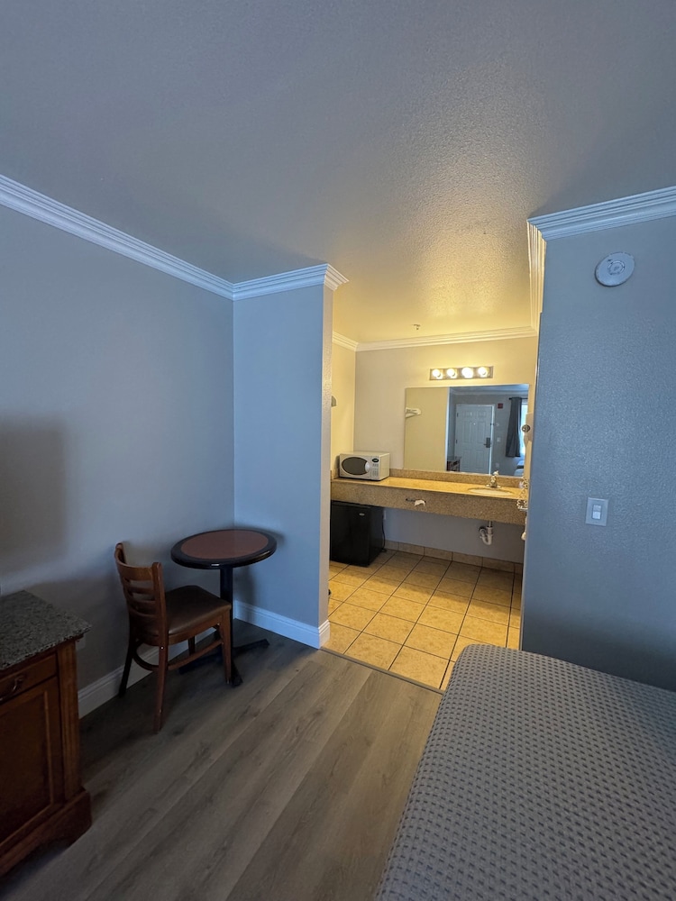 Comfort Room, 2 Queen Beds photo 3