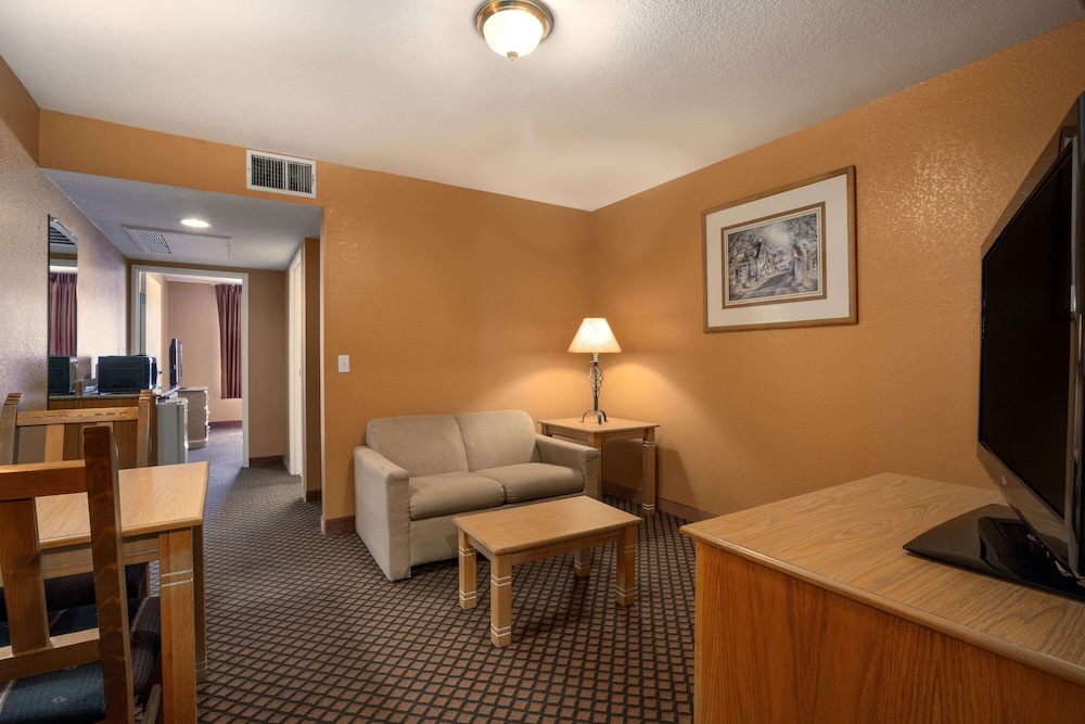 Suite, 1 King Bed, Non Smoking (One-Bedroom) - Photo 1