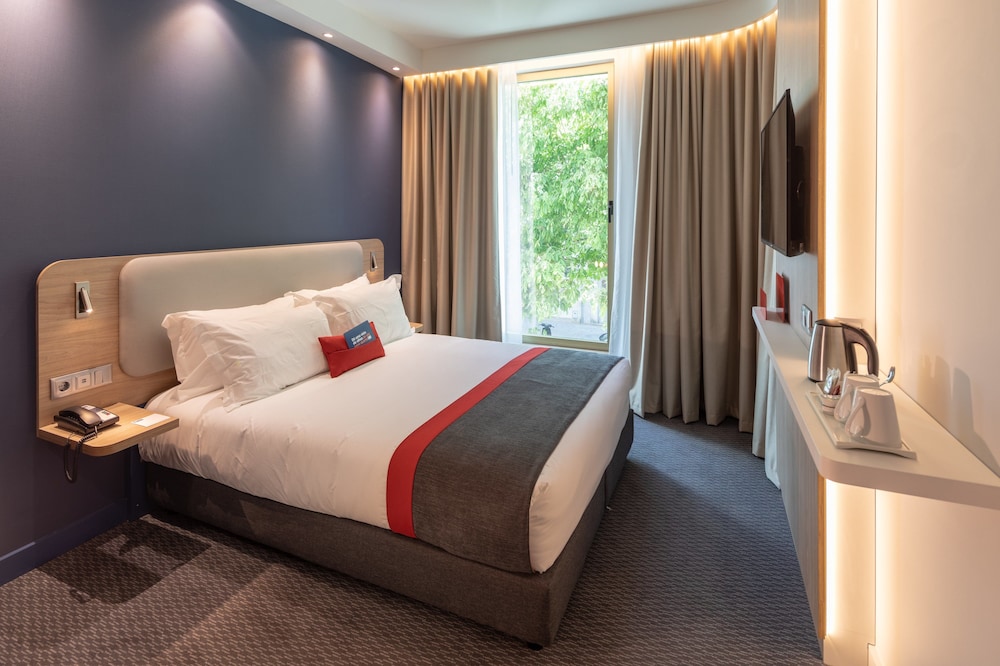 Standard Room, 1 Queen Bed - Photo 4