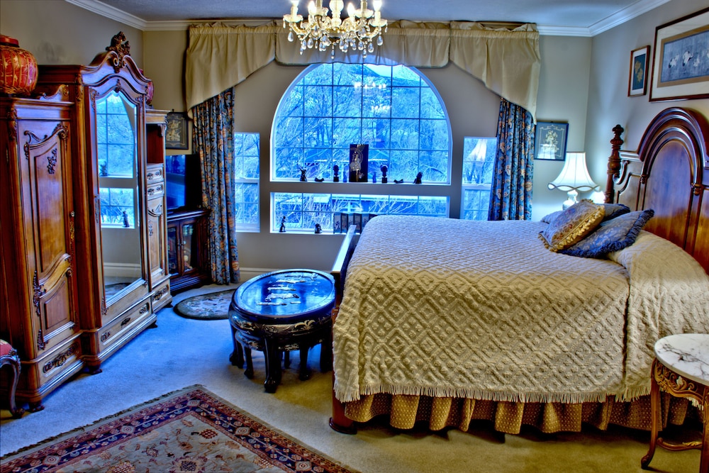 Gable King, Queen Suite photo 3