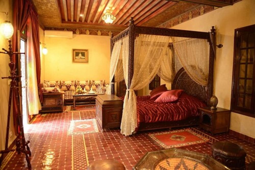 Deluxe Room - Photo 12