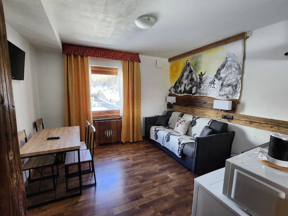 Standard Condo photo 1