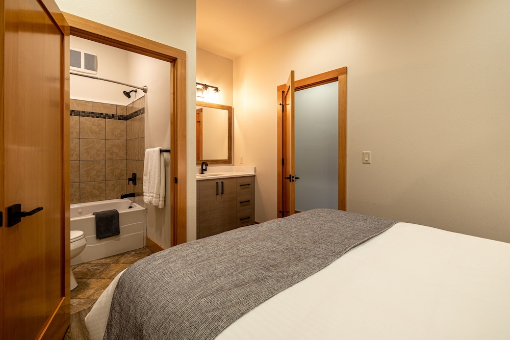 Suite, Multiple Beds, Non Smoking, City View photo 2