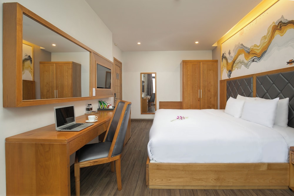 Premier Double Room, City View photo 2