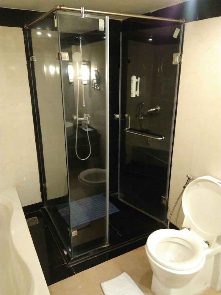 Deluxe Room - Photo 6