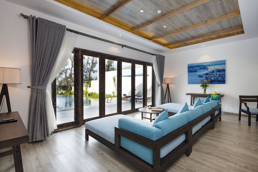 1 Bedroom Ocean View Villa with Private Pool - Photo 5