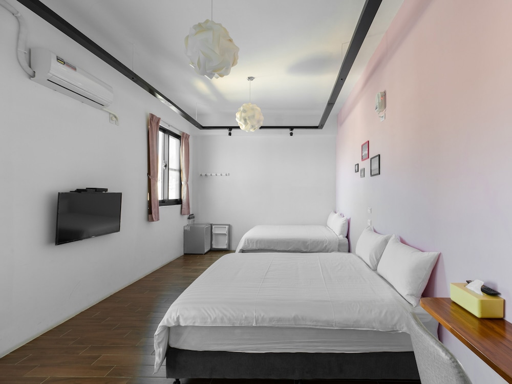 Family Room, Balcony - Photo 1