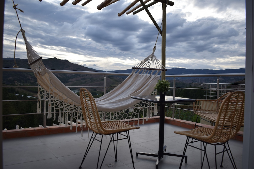 Standard Room, 1 King Bed, Patio, Garden View photo 3