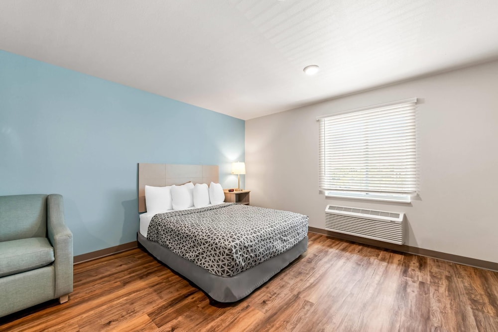 Suite, 1 Queen Bed, Accessible Bathtub, Non Smoking