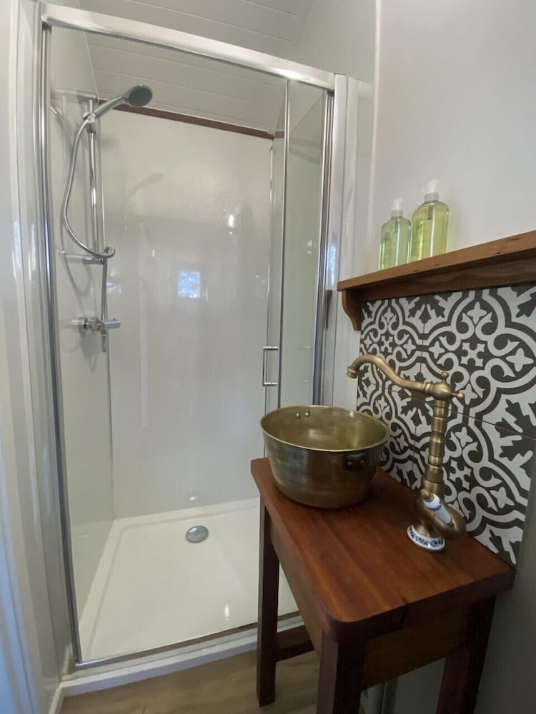 Deluxe Room, Private Bathroom, Lake View photo 2
