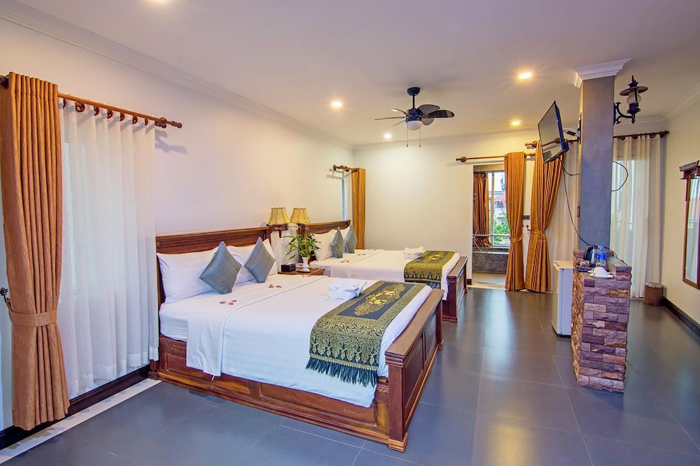 Deluxe Family Room, City View photo 2