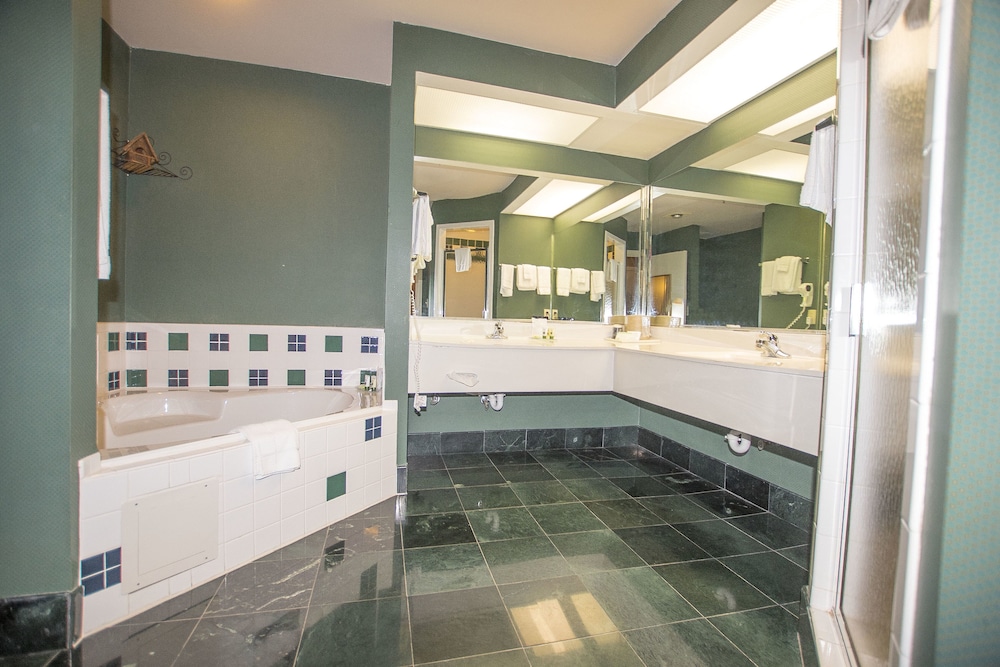 Presidential Suite, Partial Lake View photo 1