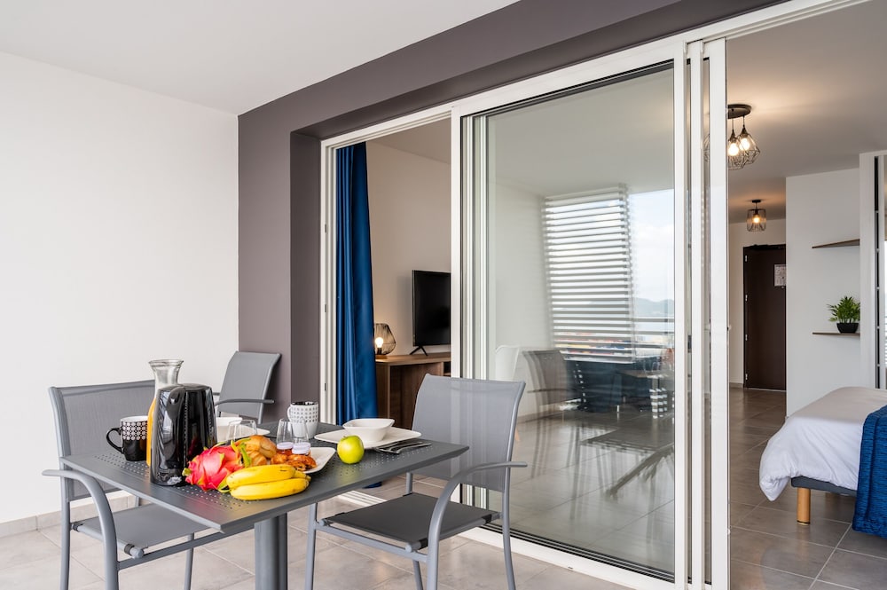 Superior Studio, 1 Queen Bed, Sea View