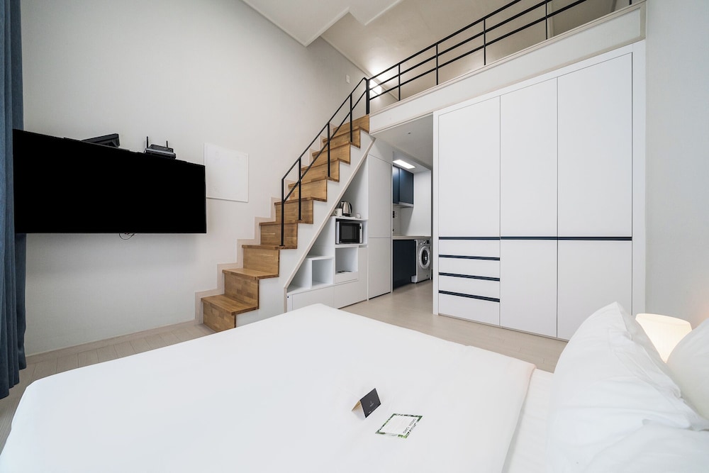 Basic Double Room, 1 Double Bed, Non Smoking, City View photo 2