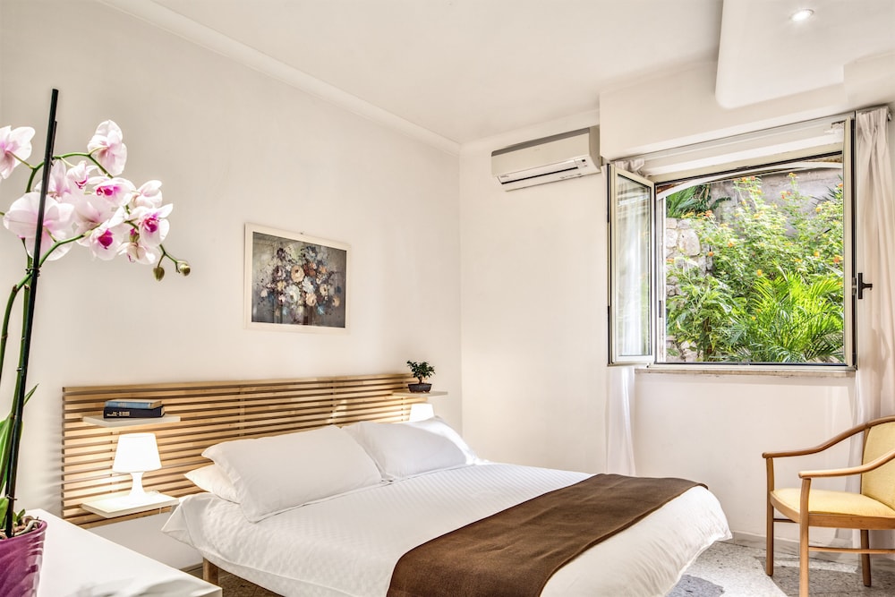 Deluxe Apartment, 3 Bedrooms, Balcony, Sea View - Photo 8