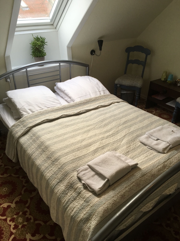 Basic Room, Shared Bathroom