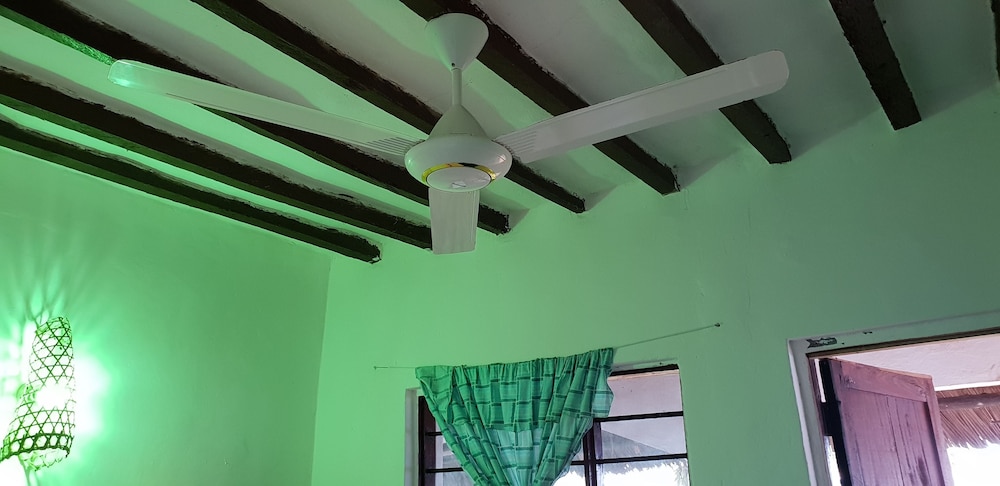 Deluxe Double Room, 1 King Bed, Ocean View, Beachfront photo 2