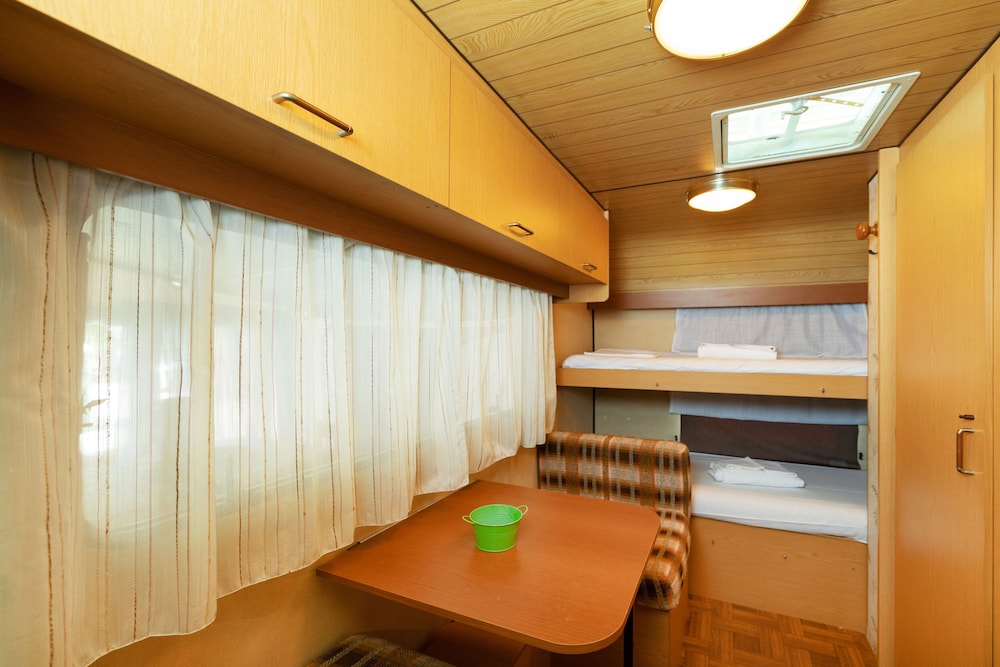 Caravan, Patio