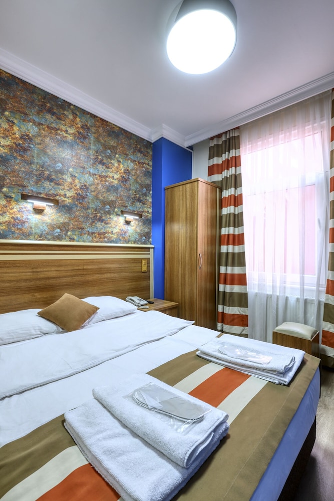 Economy Double Room photo 2
