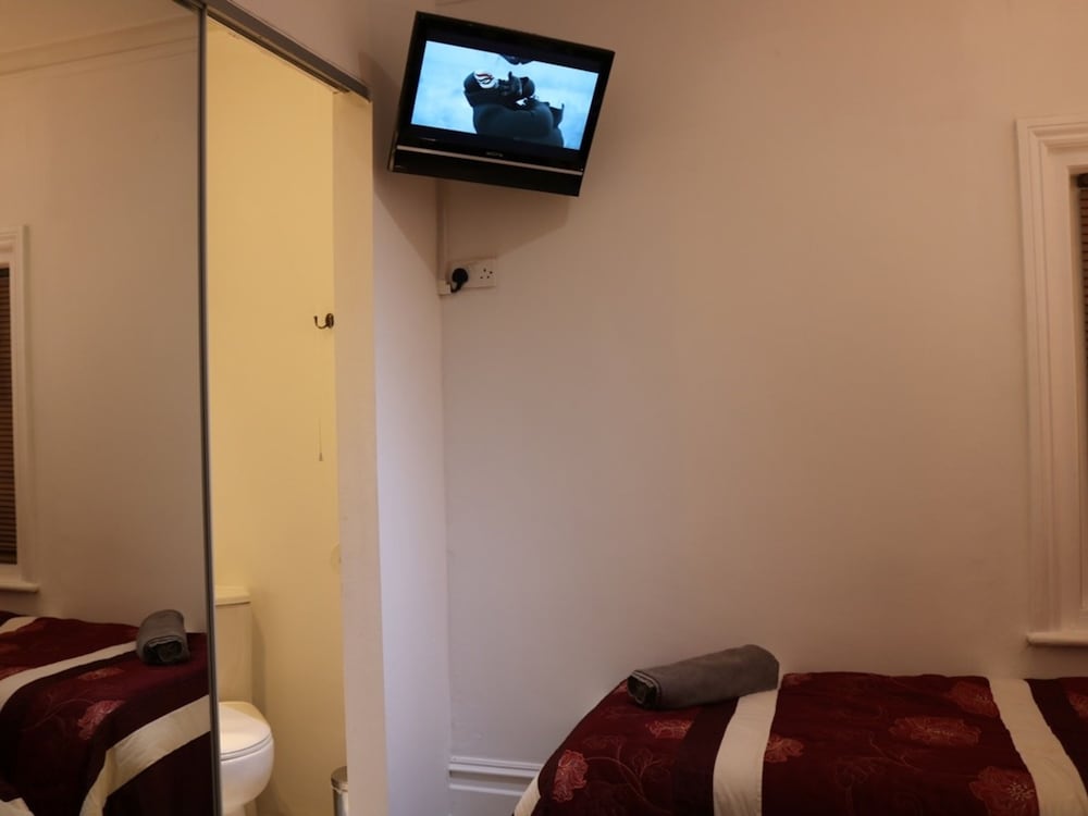Double or Twin Room, Ensuite - Photo 21