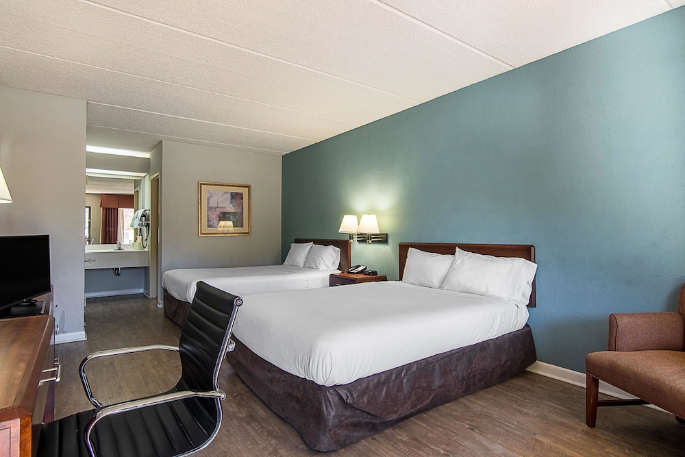 Standard Room, 2 Queen Beds, Non Smoking photo 1