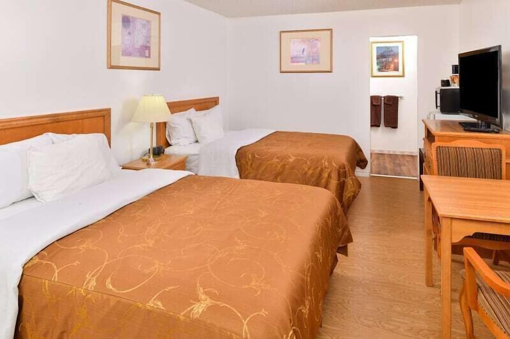 Room, 2 Queen Beds, Non Smoking photo 2