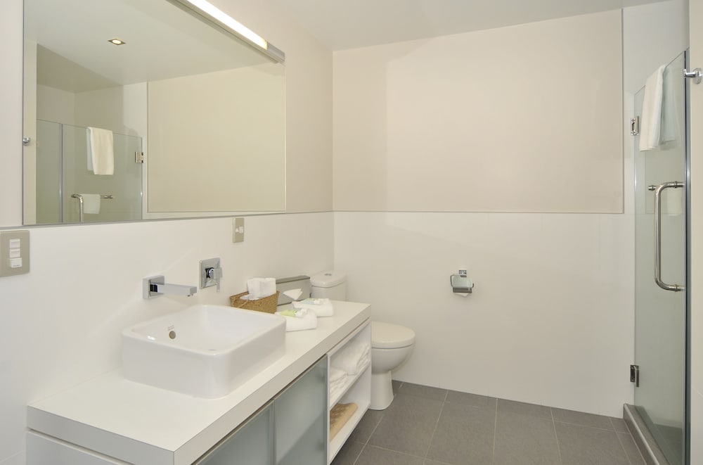 Panoramic Studio Suite, 1 King Bed, Lake View - Photo 5