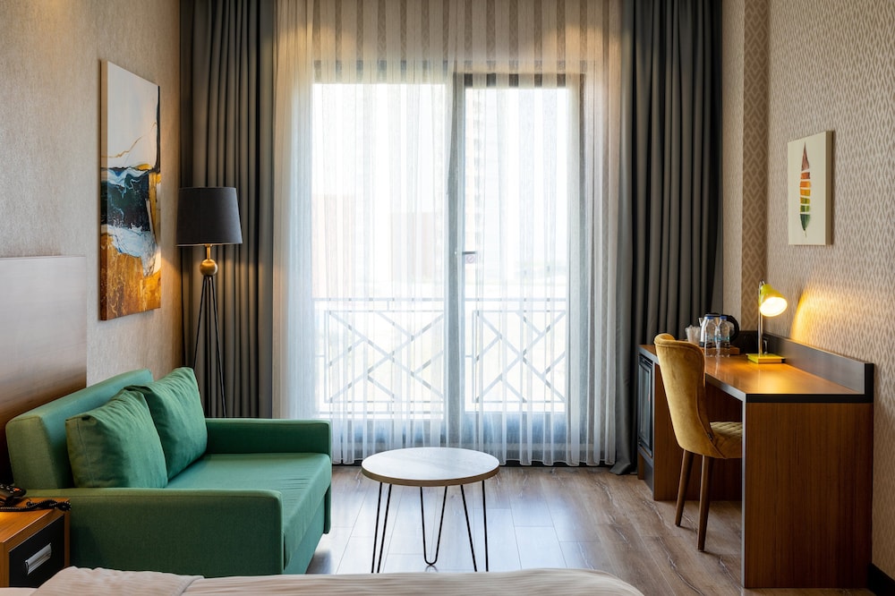 Standard Room, Multiple Beds, Smoking