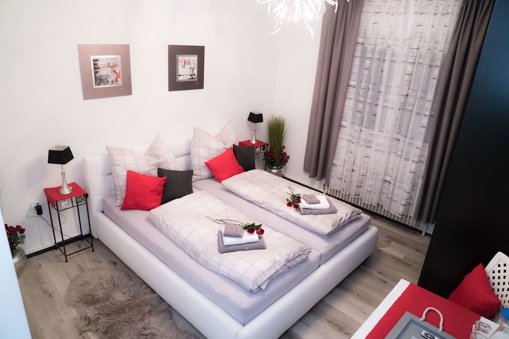 Comfort Double Room, Garden View (Red/Grey Nr 6) photo 2