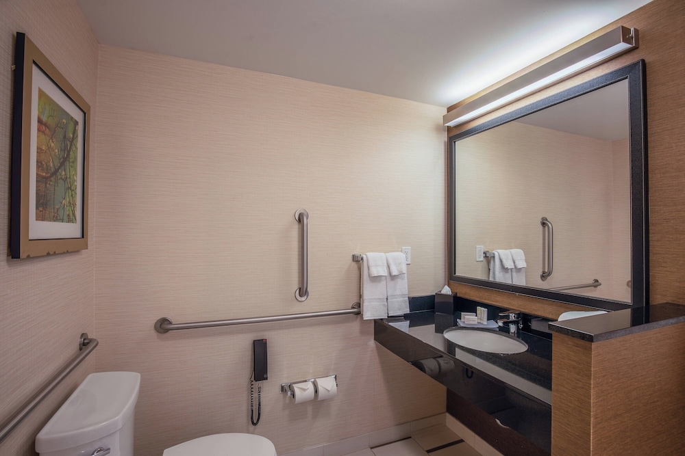 Studio, Multiple Beds (Hearing Accessible) thumbnail 6
