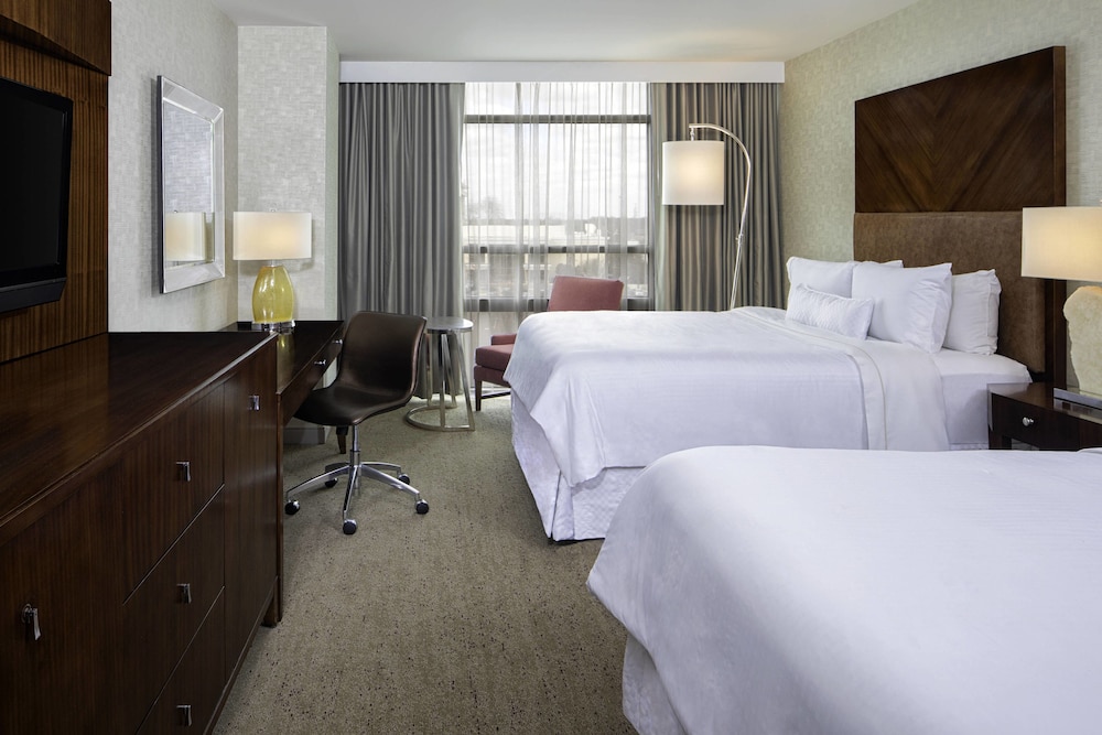 Traditional Room, 2 Queen Beds (Mobility Accessible, Tub) photo 2