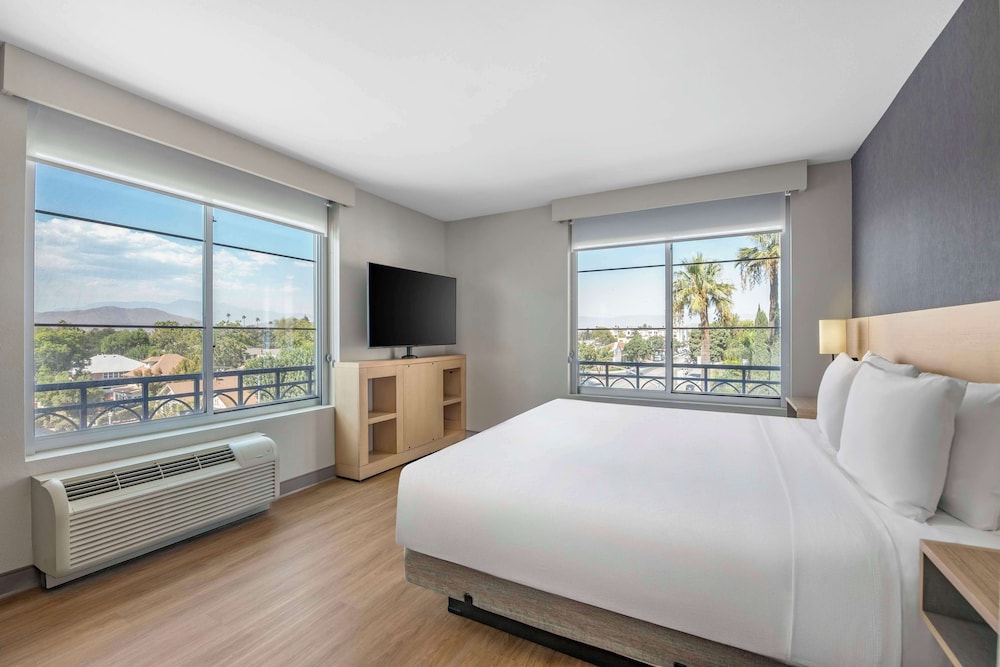 Room, 1 King Bed, Accessible (Accessible, with Sofa Bed)