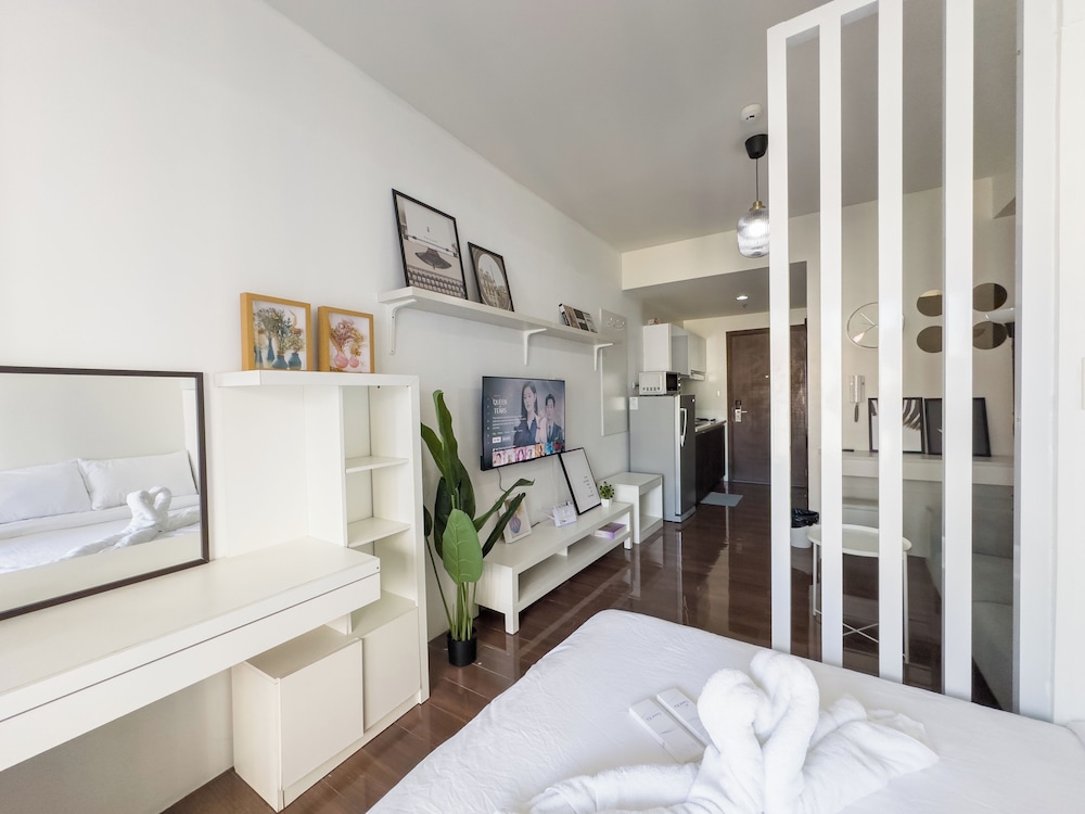 Signature Condo, Multiple Beds, Refrigerator & Microwave photo 2