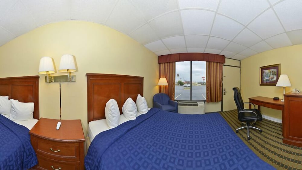 Room, 2 Queen Beds, Smoking - Photo 2