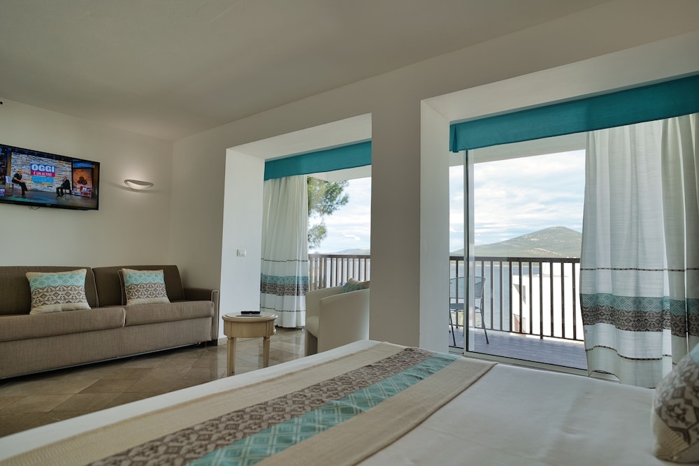 Family Room, Sea View - Photo 6