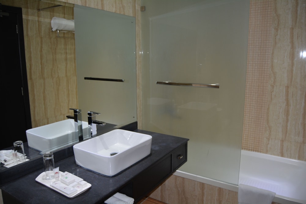 Standard Twin Room, 2 Twin Beds photo 2