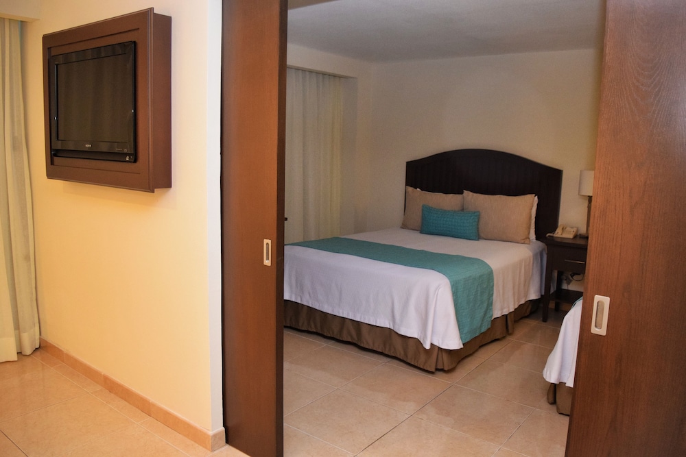 Suite, 2 Queen Beds, Sea View