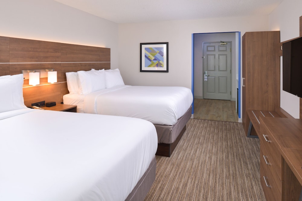 Standard Room, 2 Queen Beds - Photo 1