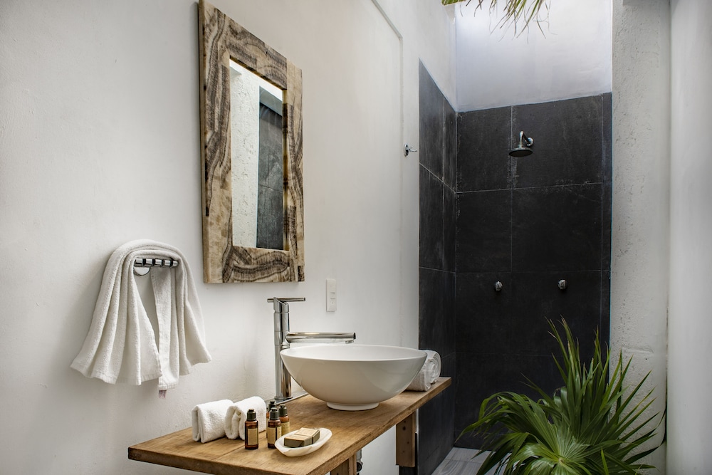 Signature Studio Suite photo 2