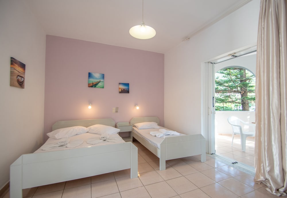 Basic Triple Room photo 1