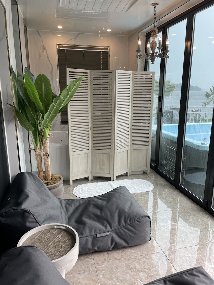 Basic Room, 1 Queen Bed, Ocean View (private whirlpool, 102) - Photo 14