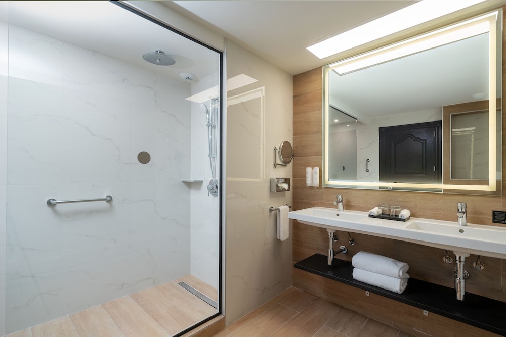 Junior Suite, Oceanfront (elite Club, B2c-us)