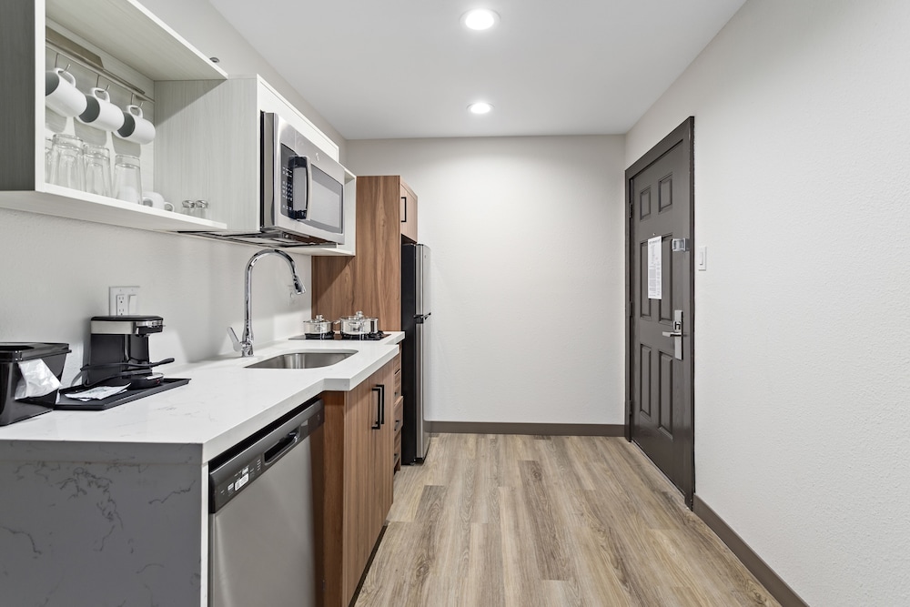 Suite, Multiple Beds, Non Smoking - Photo 10