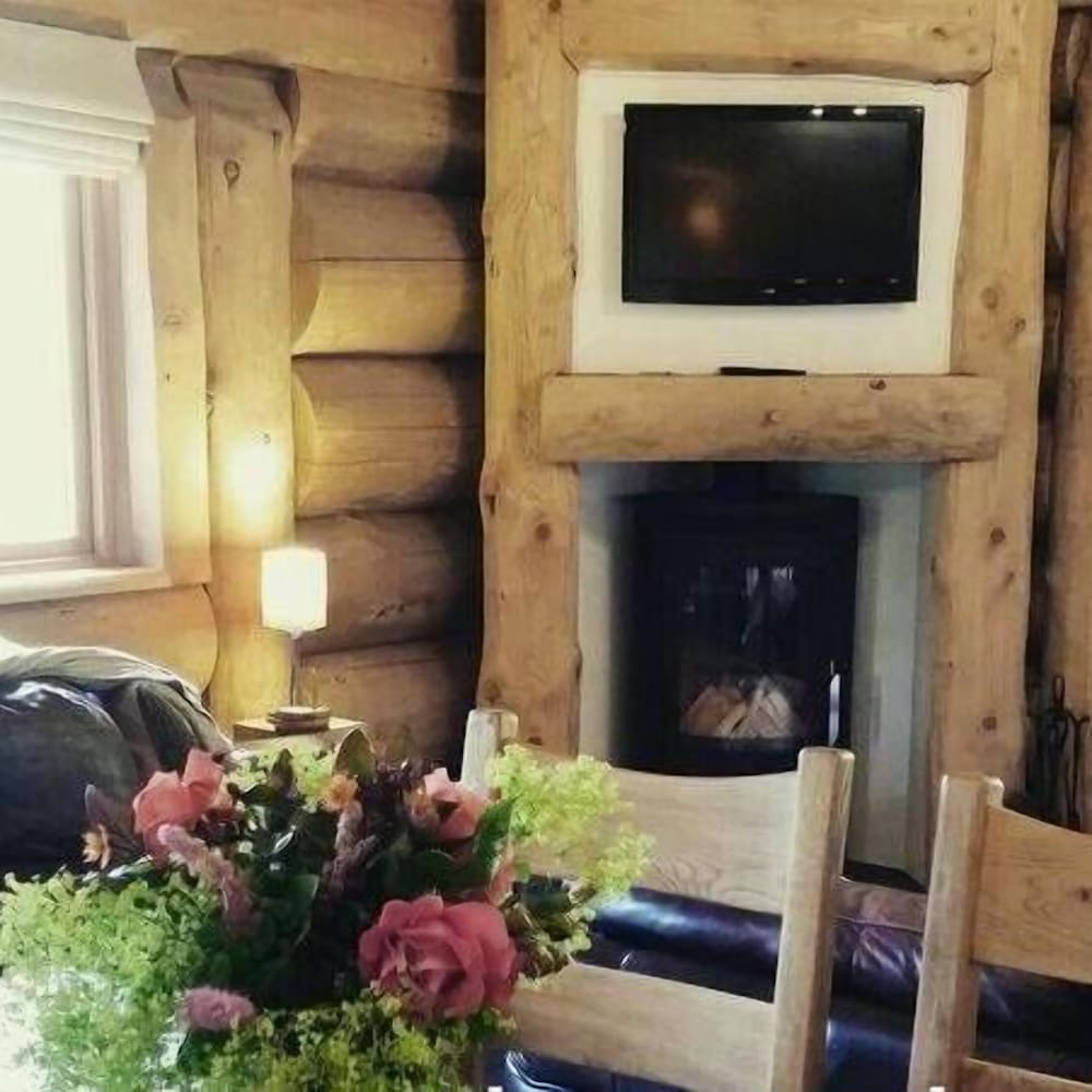 Cabin, 3 Bedrooms (Guardswood) photo 2